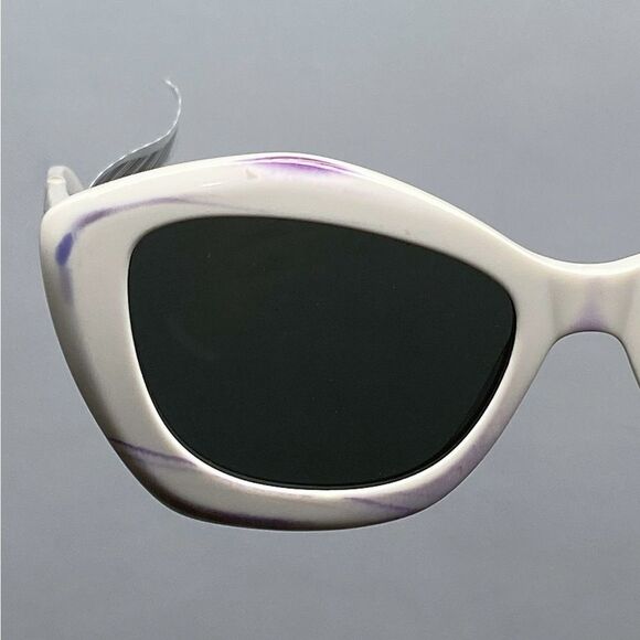 Saint Laurent cat-eye frame sunglasses - Picture 2 of 11